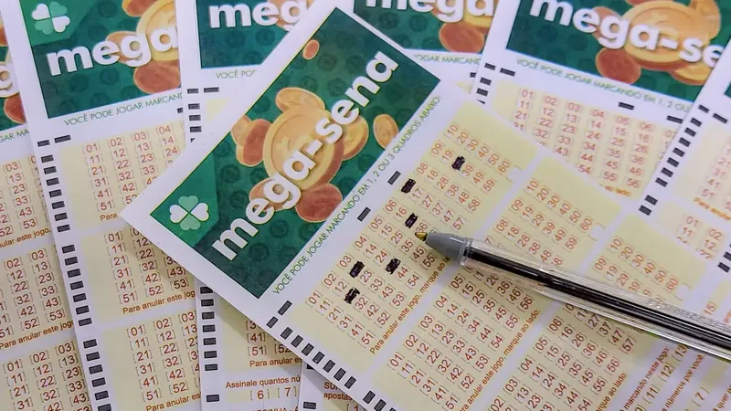 22/06/2023 - Brasília - Mega-Sena, concurso da  Mega-Sena, jogos da  Mega-Sena, loteria da  Mega-Sena. - Volantes da Mega Sena sendo preenchidos para apostas em casas lotéricas da Caixa