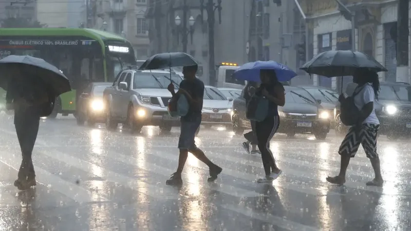 São Paulo (SP), 06/11/2024 - Chuva forte atinge o centro de São Paulo no final da tarde