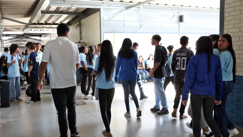 Brasília (DF), 19/02/2025 - Programa Pé-de-Meia. Alunos da escola CED619 da Samambaia