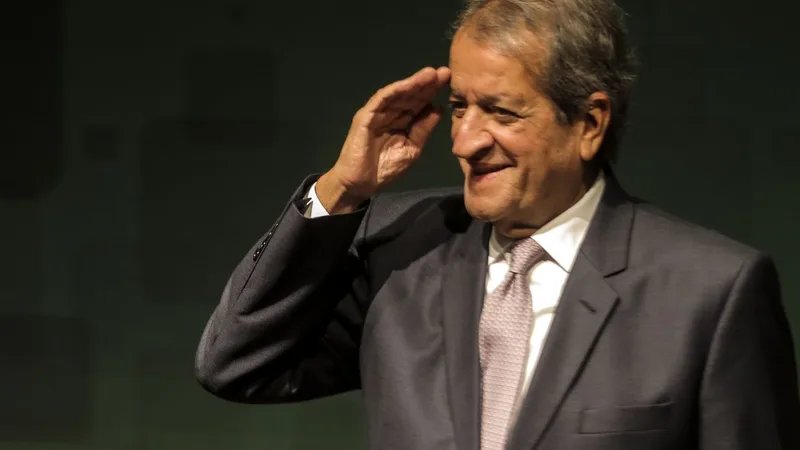 O presidente nacional do Partido Liberal (PL), Valdemar Costa Neto, fala com a imprensa no Centro de Eventos e Convenções Brasil 21, em Brasília