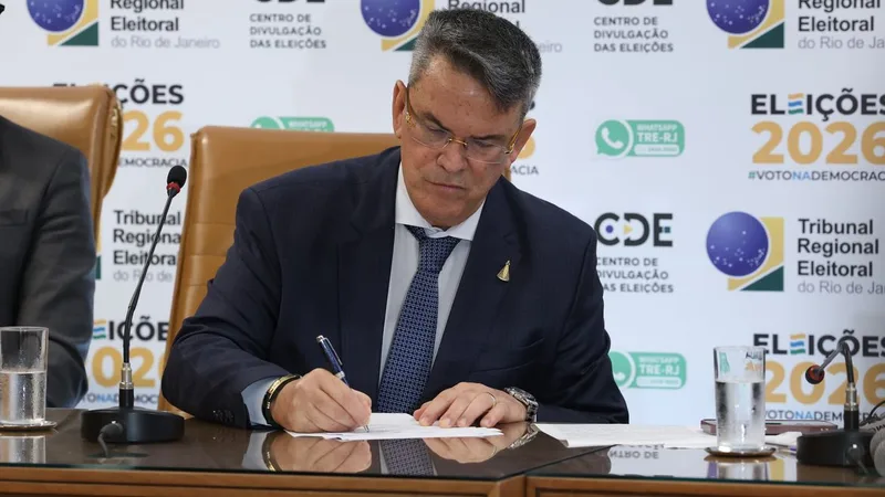 Rio de Janeiro (RJ), 10/10/2026 – O presidente do Tribunal Regional Eleitoral do Rio de Janeiro (TRE-RJ), Cláudio de Mello Tavares durante cerimônia de retotalização dos votos para o cargo de governador na sede do…