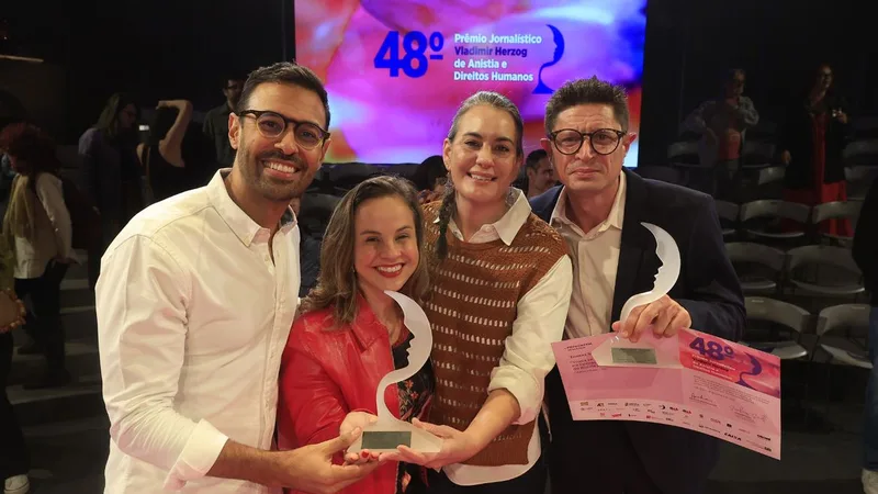 São Paulo (SP), 20/10/2026 - Entrega do 48º Prêmio Vladimir Herzog de Direitos Humanos no teatro TUCARENA. Equipe da TV Brasil e Agência Brasil