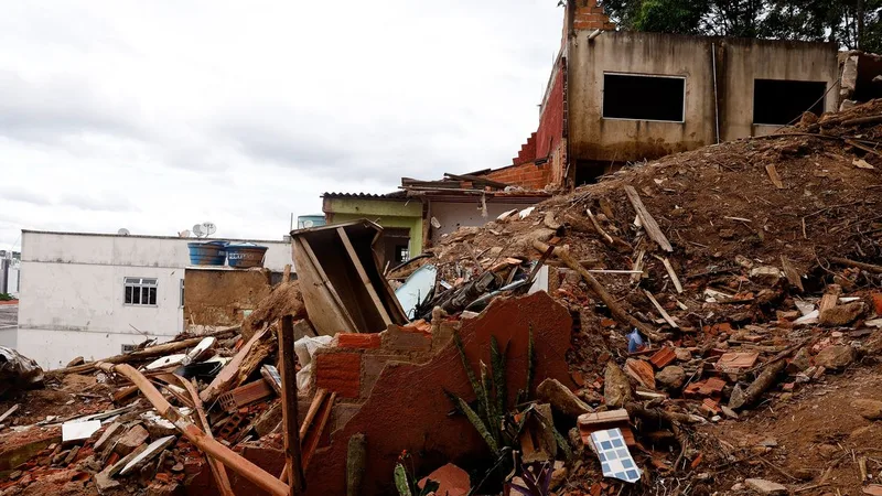 Juiz de Fora (MG), 19/03/2026 - Bairro Paineiras, localizado próximo ao Morro do Cristo, um dos lugares mais afetados na cidade. Um mês depois dos deslizamentos e alagamentos que causaram a morte de mais de 70 pessoas…
