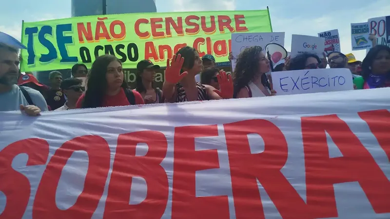 Brasília (DF), 03/10/2026 - Caso Ana Clara: ativistas protestam no TSE contra decisão de Mendonça