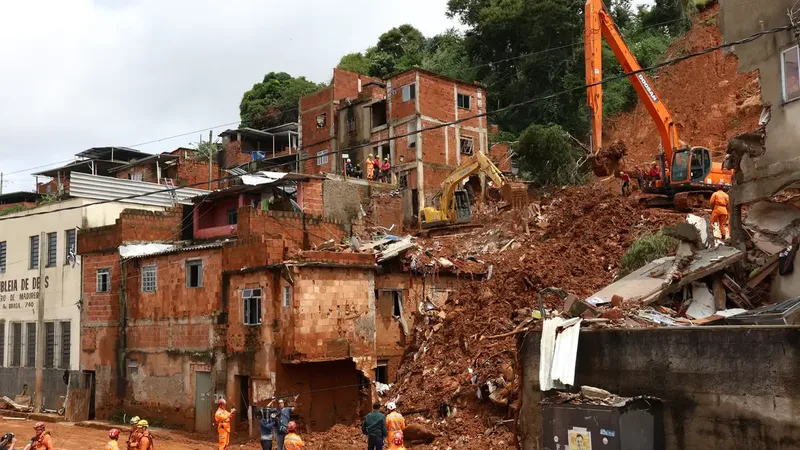Juiz de Fora (MG), 27/02/2026 - Buscas pela última criança desaparecida no deslizamento de terra ocorrido durante tempestade da noite de segunda-feira, 22 de fevereiro, que vitimou 21 pessoas e deixou várias casas…