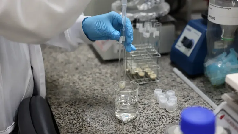 Brasília (DF), 26/05/2026 - O laboratório de nanotecnologia da Embrapa produz em caráter experimental substitutos veganos de carne vermelha, salmão e lula por meio de uma impressora carregada de massa feita do extrato…