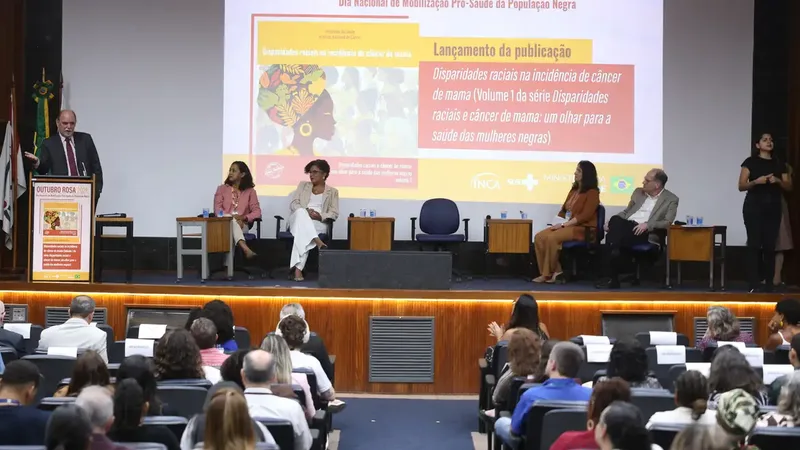 Rio de Janeiro (RJ), 27/10/2026 – O diretor-geral do Instituto Nacional de Câncer (INCA), Roberto Gil durante lançamento da publicação Disparidades Raciais na Incidência do Câncer de Mama, evento faz parte do Outubro…