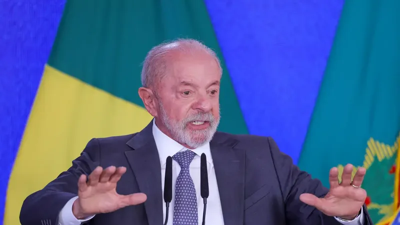 Brasília (DF) 13/10/2026 O presidente Luiz Inácio Lula da Silva anuncia medidas para microempreendedores individuais (MEIs) em cerimônia no Palácio do Planalto