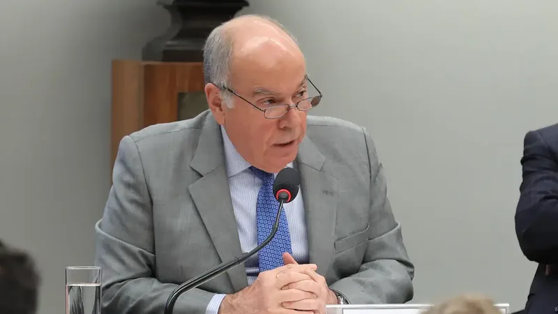 Brasília - 01/10/2025 -Reunião da Comissão de Relações Exteriores e de Defesa Nacional da Câmara para ouvir o ministro das Relações Exteriores, Mauro Vieira