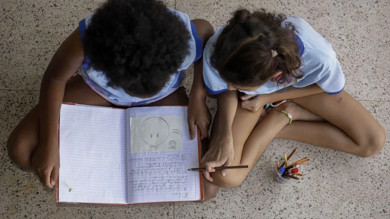 Brasília (DF) 16/11/2023 – Ensaio com estudantes para ilustrar reportagens sobre educação