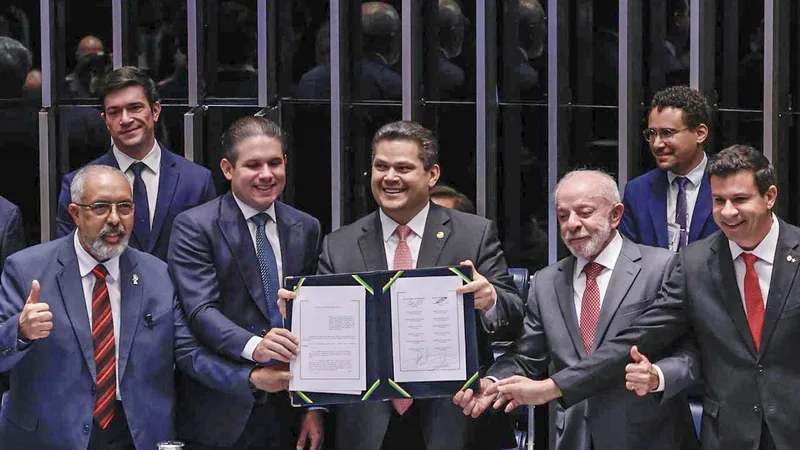 Brasília (DF), 16/10/2026 - Da esuqerda para diretita, Senador, Paulo Paim, presidente da Câmara dos deputados, Hugo Motta, presidente do Senado, Davi Alcolumbre, Presidente Luiz Inácio Lula da Silva e o deputado,…
