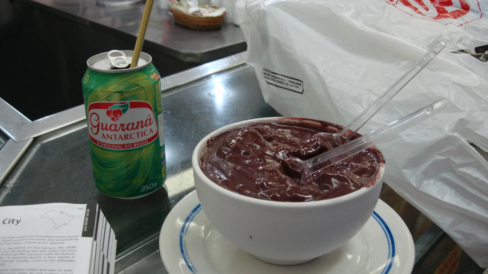 Tigela de açaí com frutas