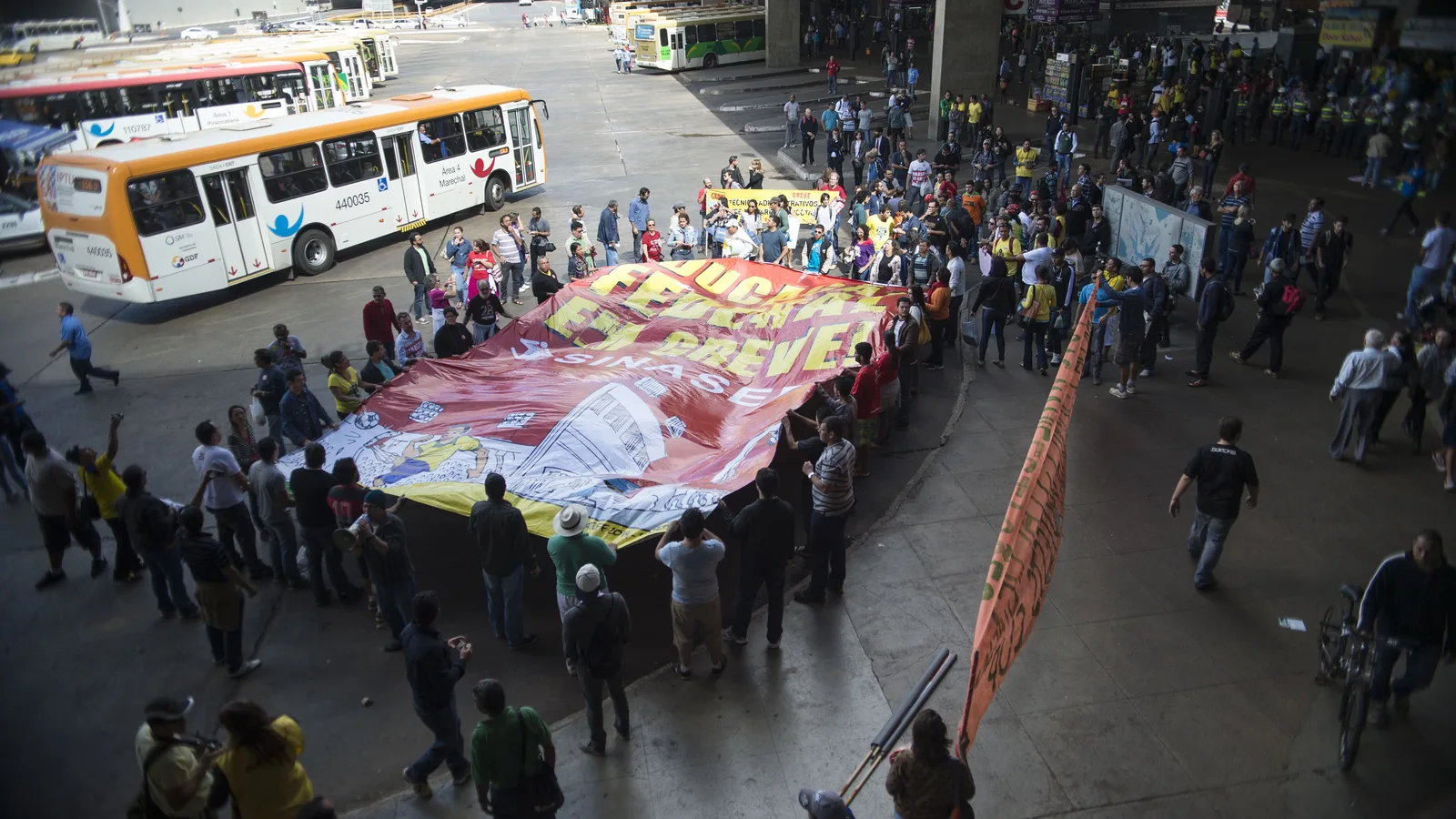 Manifestantes em ato político em Brasília