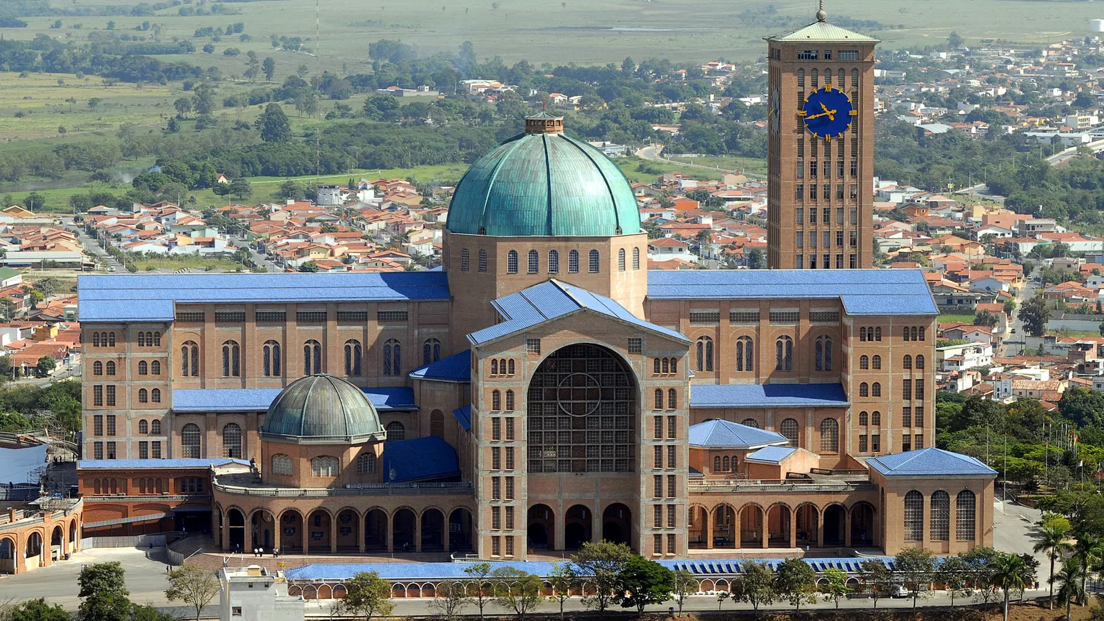 Fachada da Basílica de Nossa Senhora Aparecida