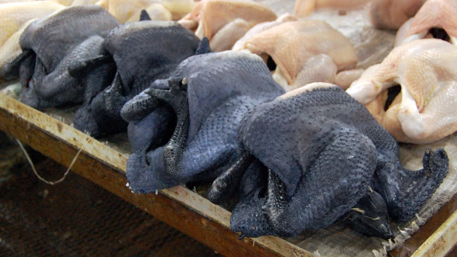 Carne de frango em bandeja