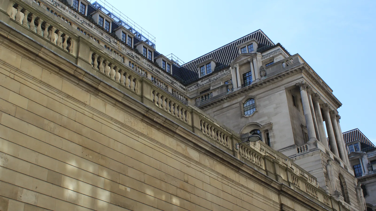 Fachada de prédio de banco central europeu