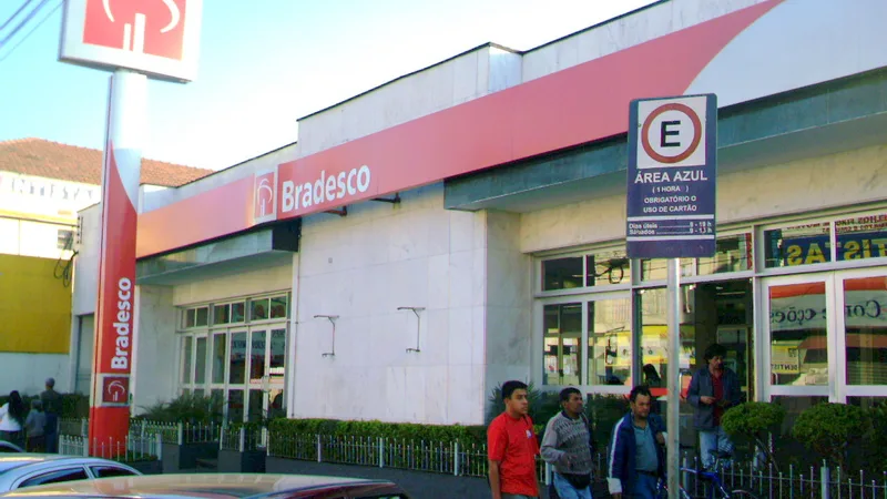 Fachada de agência do Bradesco