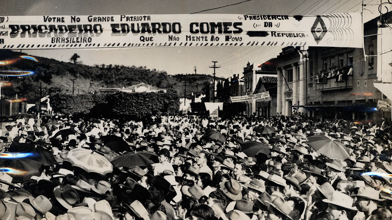 Pessoas em manifestação política no Brasil