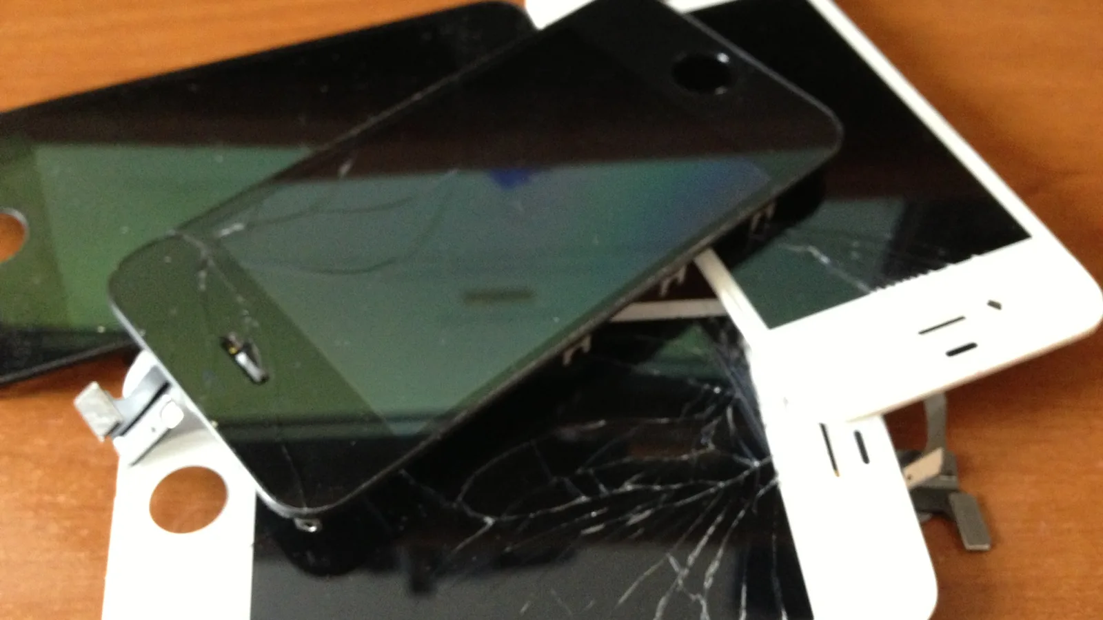 Smartphone com tela acesa