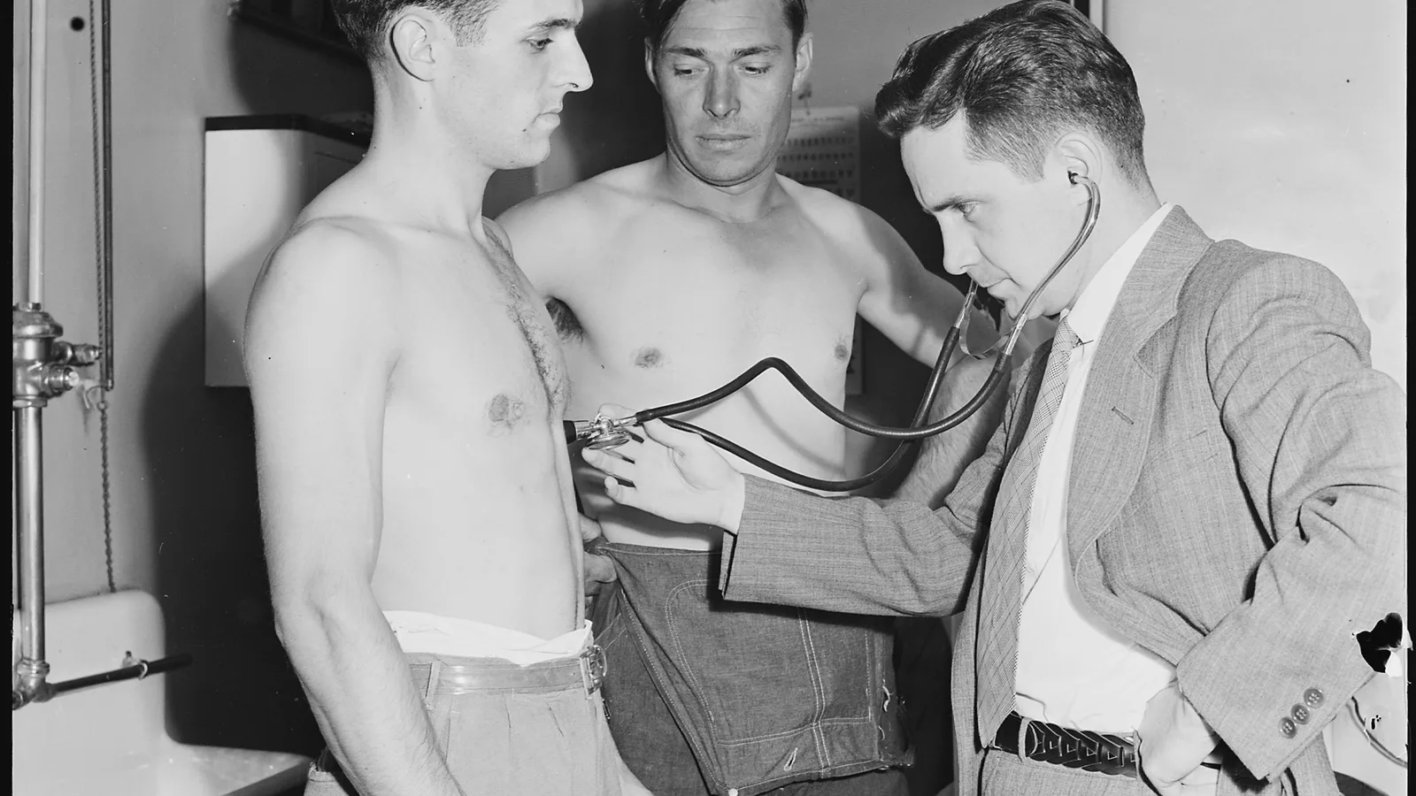 Médico com estetoscópio