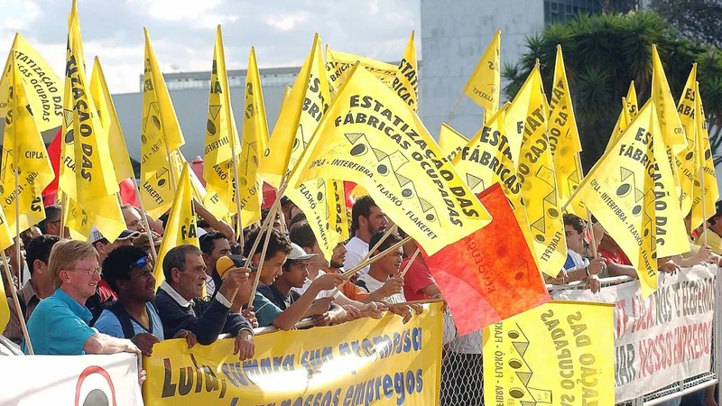 Trabalhadores em manifestação no Brasil