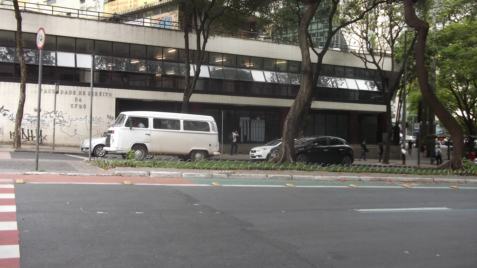 Prédio de universidade federal brasileira
