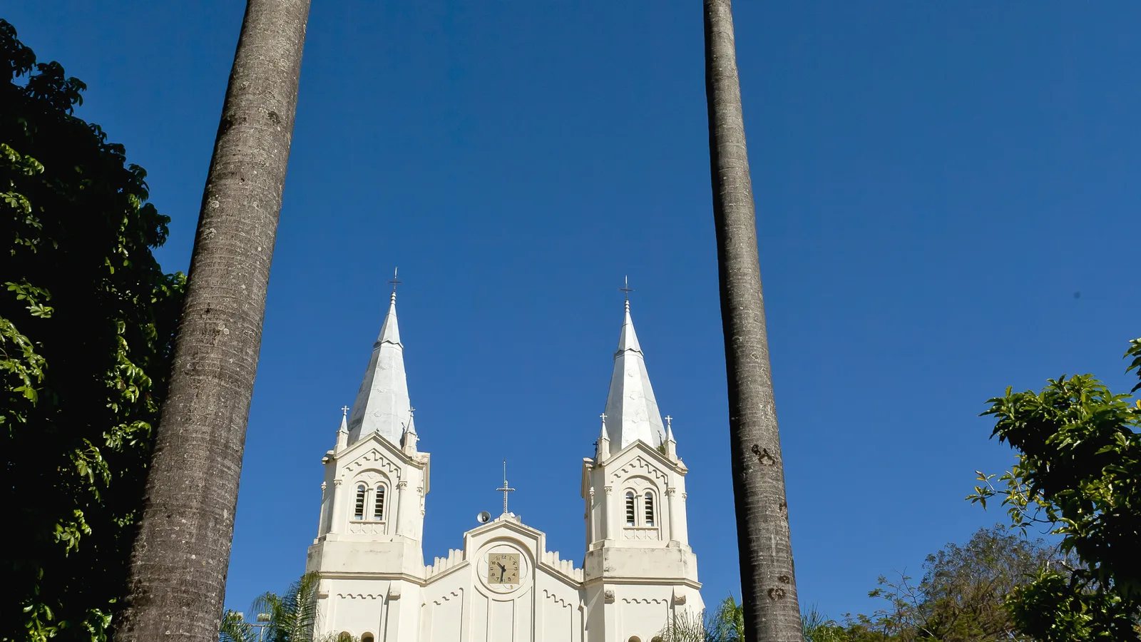 Fiéis em igreja brasileira
