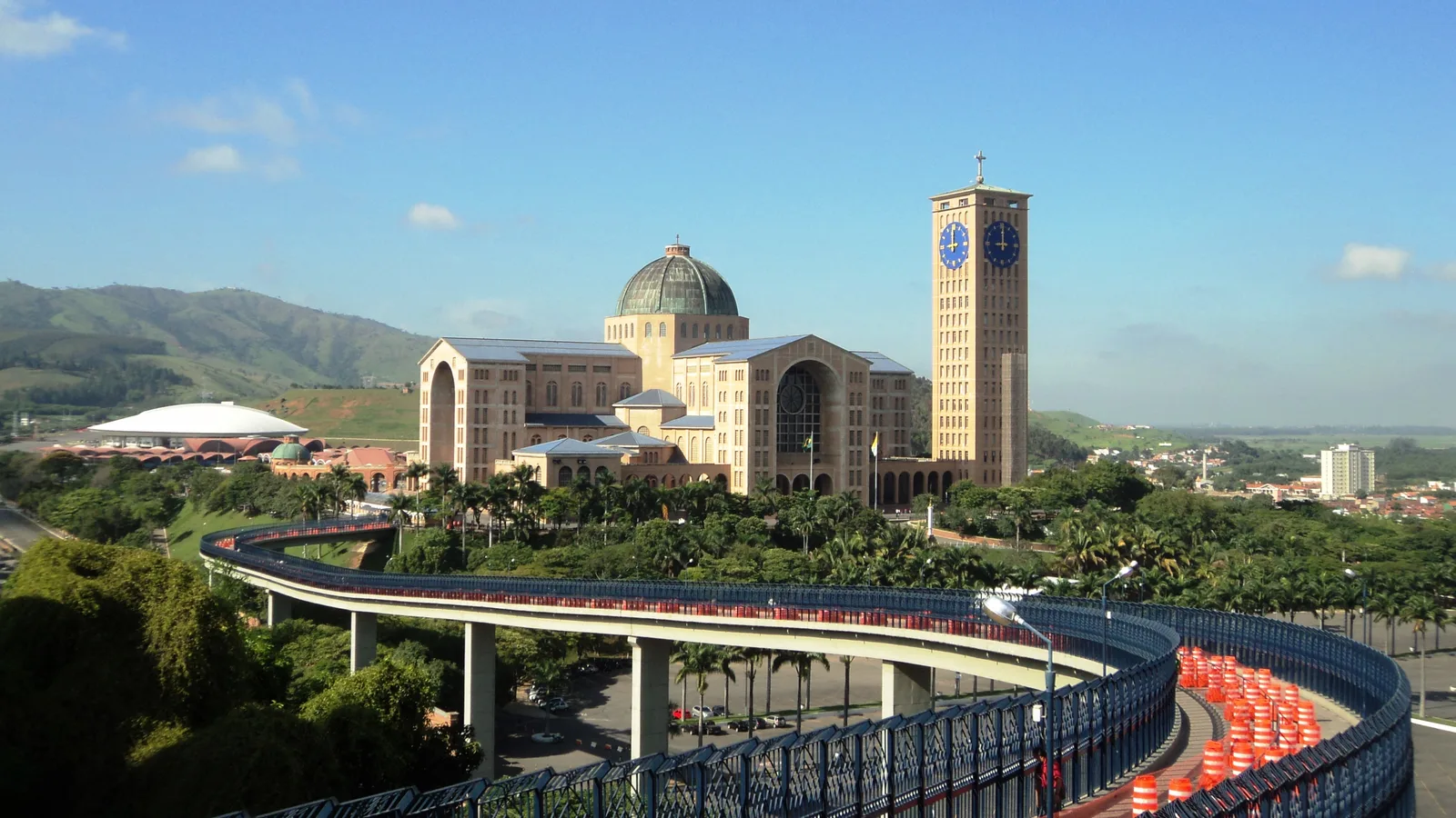 Fachada da Basílica de Nossa Senhora Aparecida