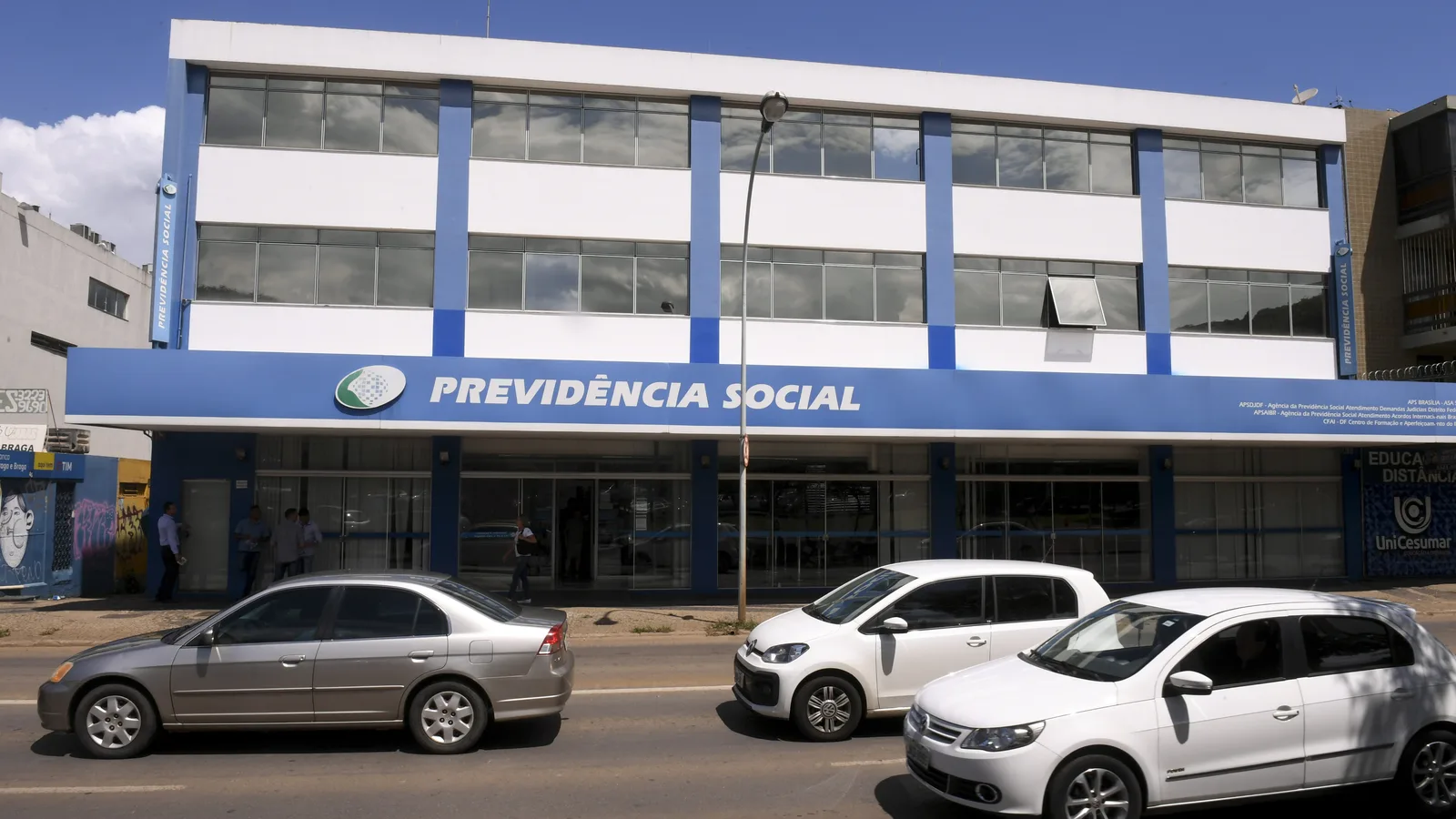 Fachada de agência do INSS