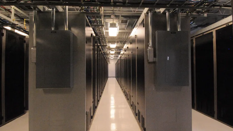 Corredor de servidores em data center