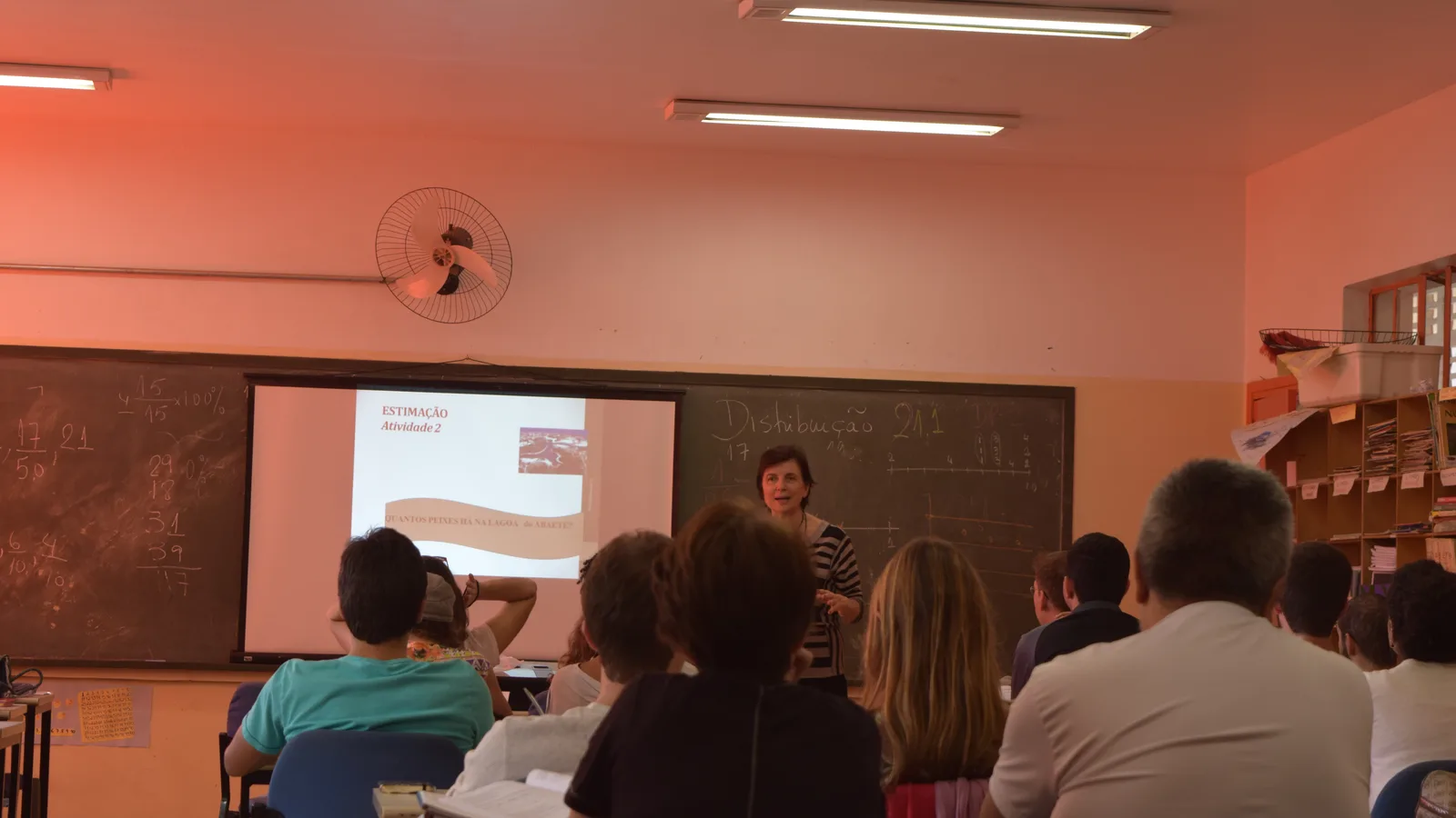 Professora em sala de aula