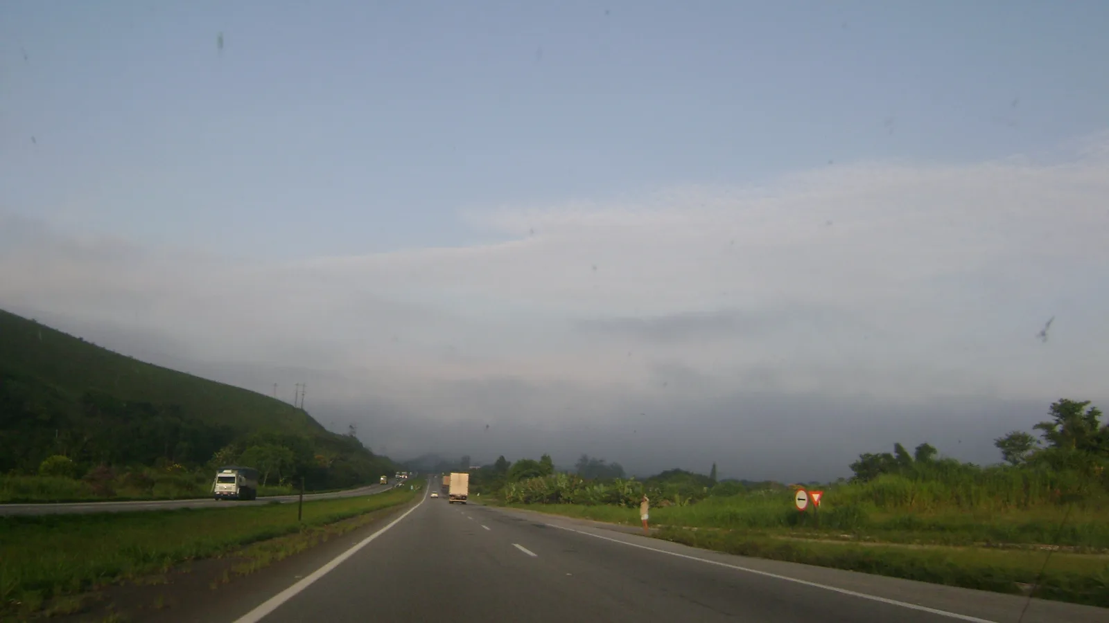 Praça de pedágio em rodovia federal