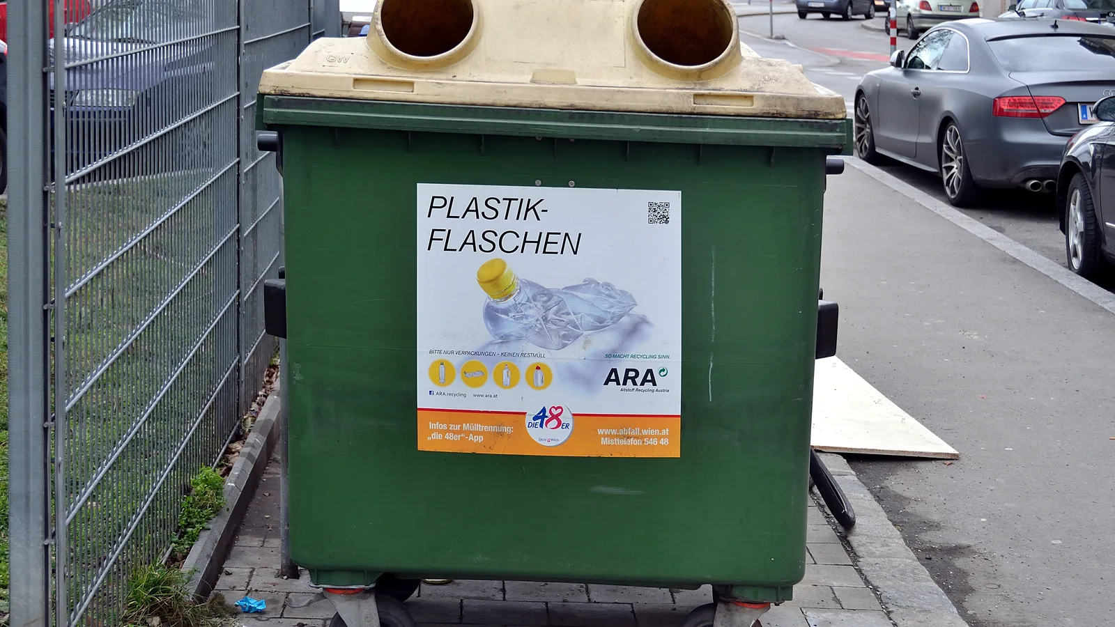 Material plástico reciclado em coleta seletiva