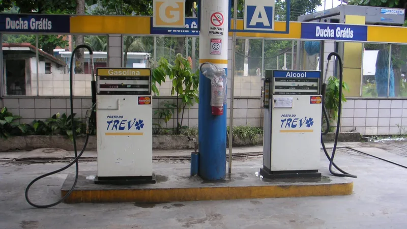 Bomba de etanol em posto de combustível